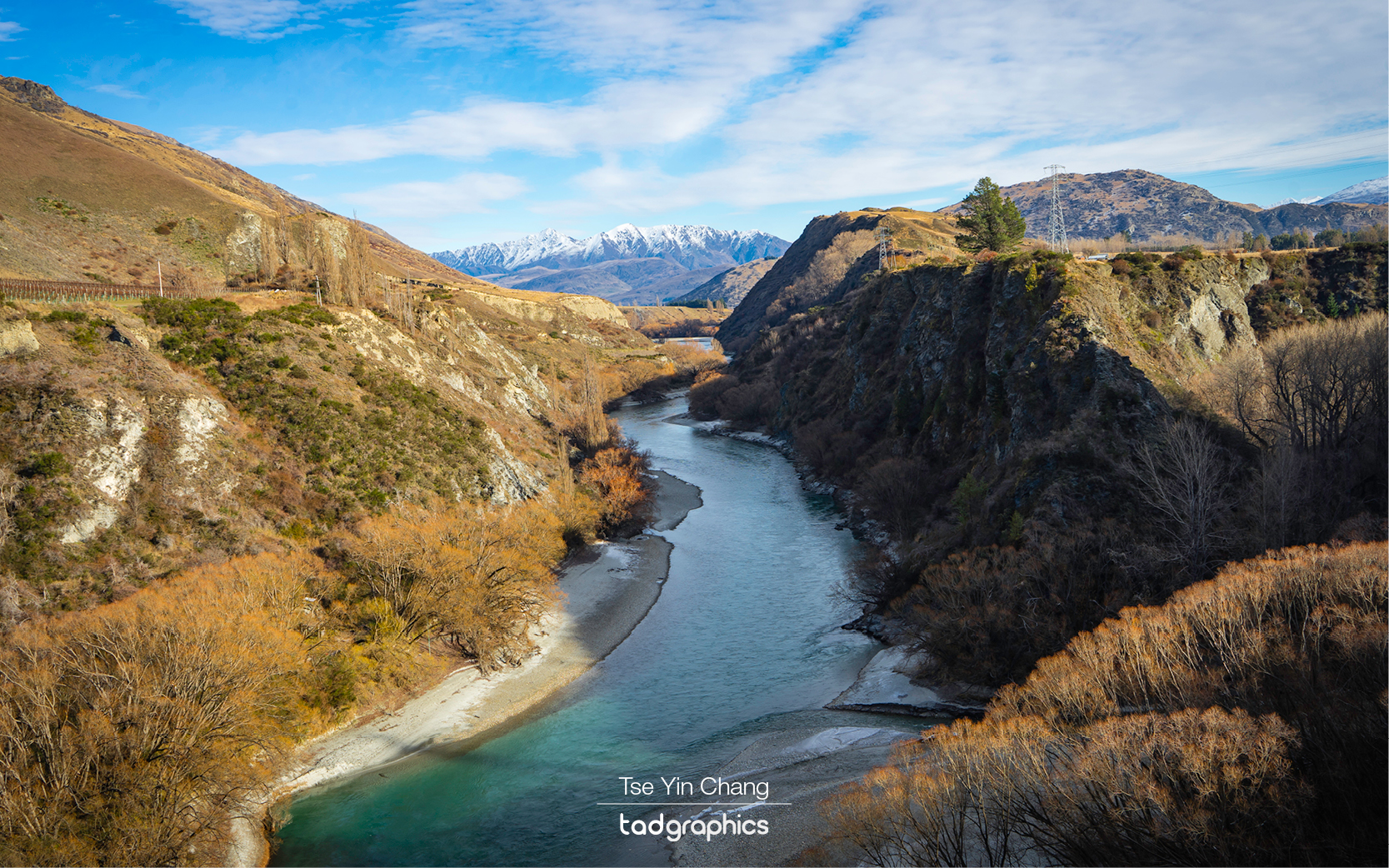 Spectacular Kawarau Gorge, known as the Anduin River, that the Fellowship of the Ring paddled down to be greeted by the two giant statues on either side on the river. The two giant statues were added in post production.