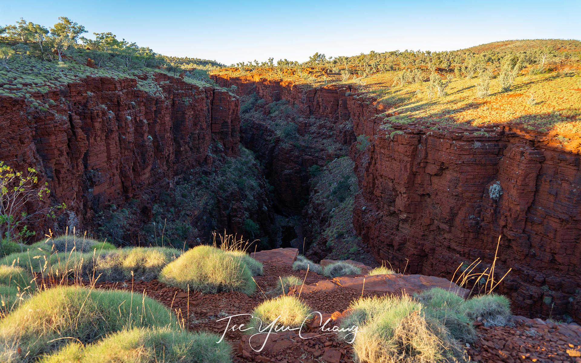 Early evening at Knox Gorge and the sun was enveloping the landscape in a warm amber light