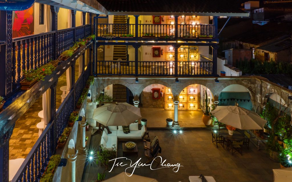The El Mercado Hotel is a fantastic example of the whitewashed Spanish grandeur that can be found all over the old city of Cusco